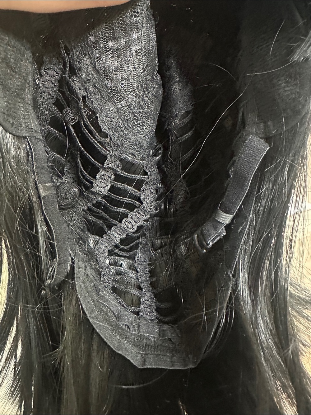 1 of 2 Amazon Black Short Layered Wig with Bangs - Picture 5 of 5
